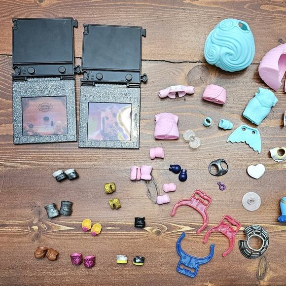 Lot of LOL Dolls and Accessories Over 100 pieces - Picture 6 of 16